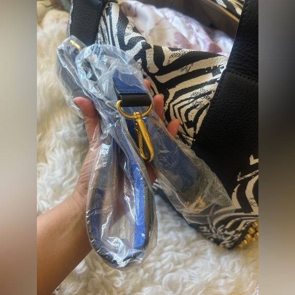 MCM FUNKY ZEBRA WEEKENDER TRAVEL BAG - Picture 8 of 16